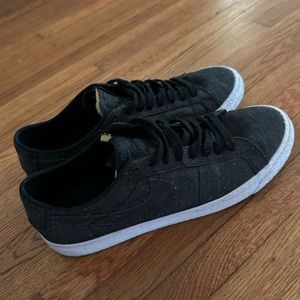 Nike SB Blazer Low. Men’s 10.5